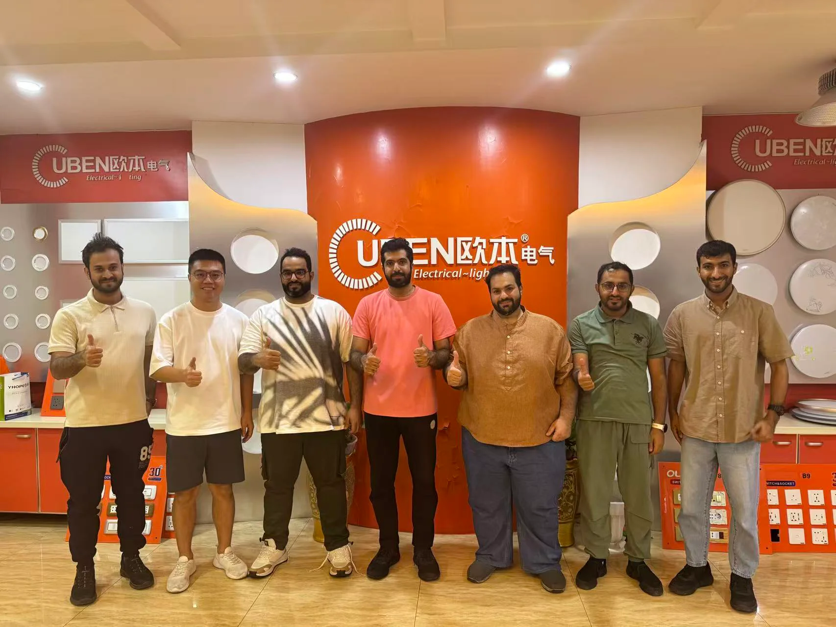 OUBEN customer visit in the showroom